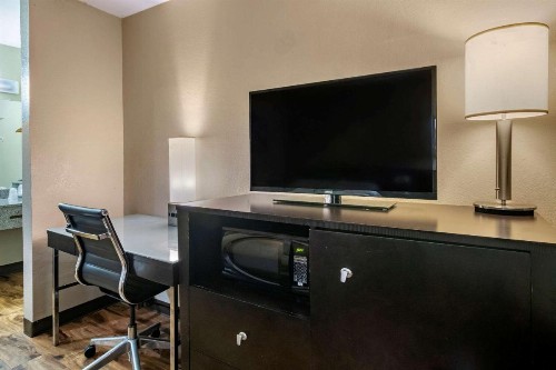 Econo Lodge Sebring - image 5
