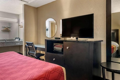 Econo Lodge Sebring - image 7