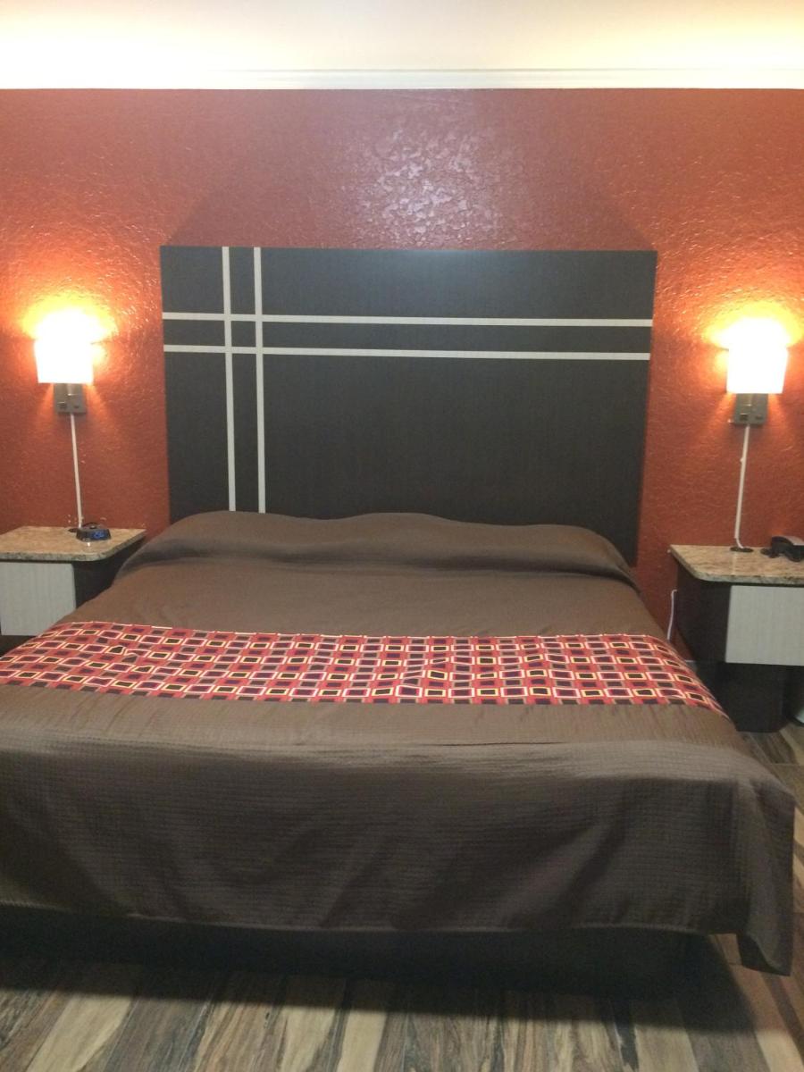Budget Inn of Avon Park - image 2