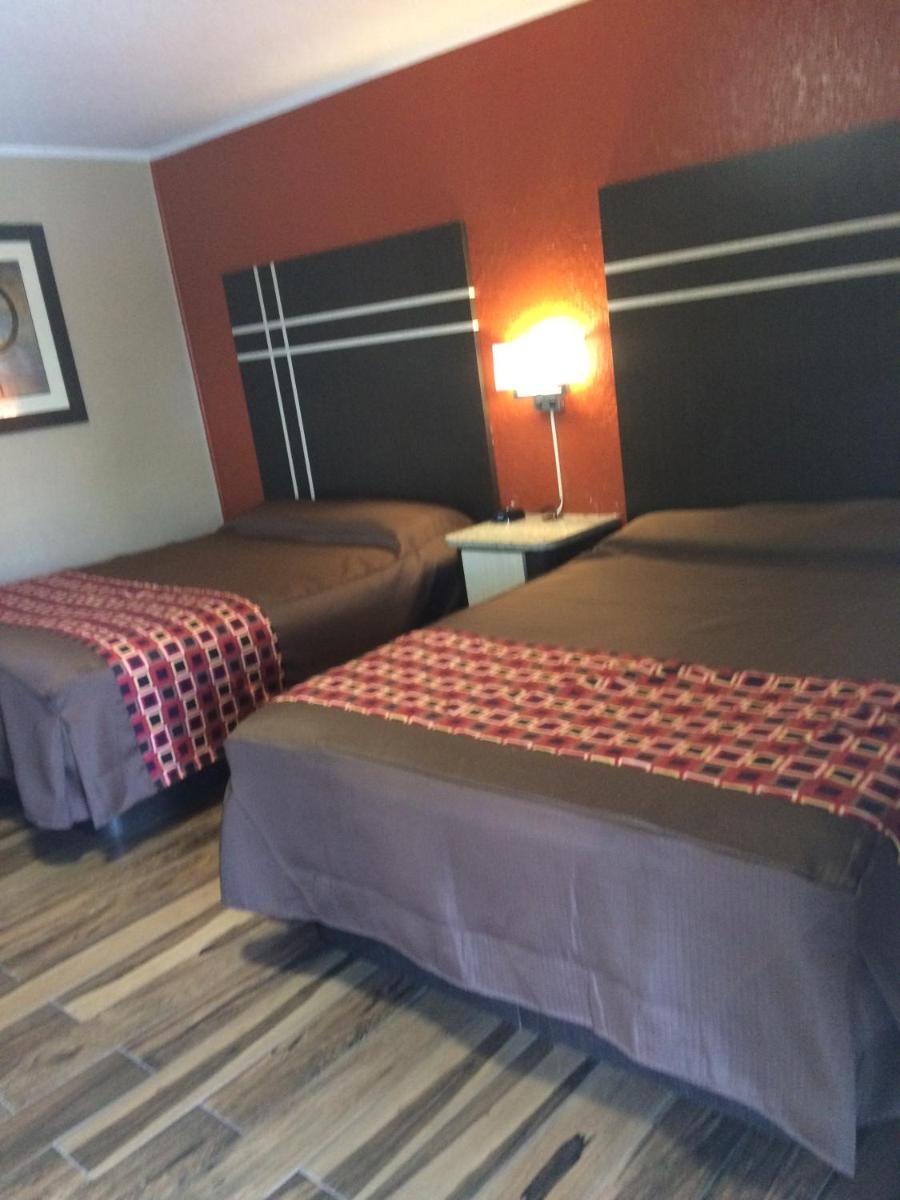 Budget Inn of Avon Park - image 3