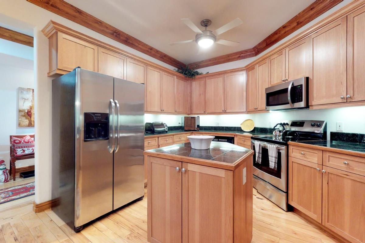 Brookside Retreat - image 6