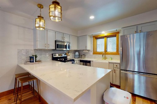 2 Bed 2 Bath Apartment in Avon - image 12
