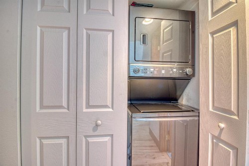 2 Bed 2 Bath Apartment in Avon - image 7