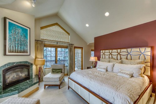 4 Bed 5 Bath Vacation home in Vail - image 12