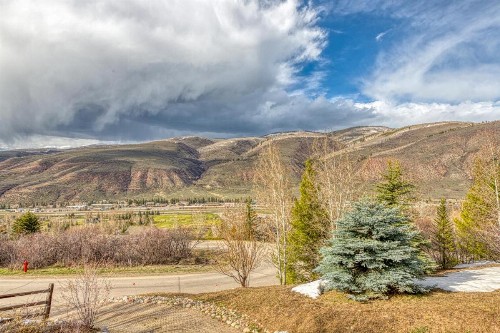 4 Bed 5 Bath Vacation home in Vail - image 2