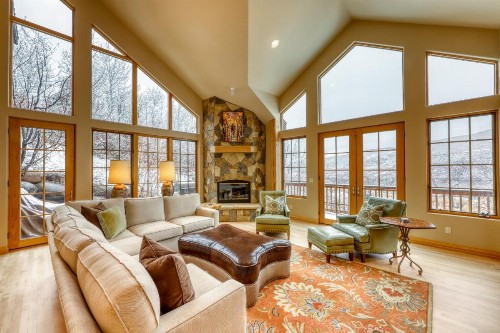 4 Bed 5 Bath Vacation home in Vail - image 9