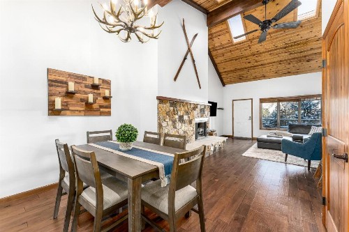 Newly Furnished Modern Mountain Retreat