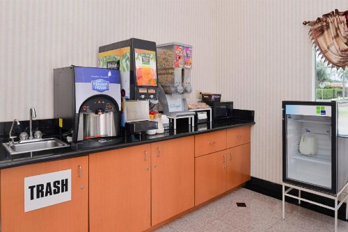 Americas Best Value Inn - Azusa/Pasadena - image 28