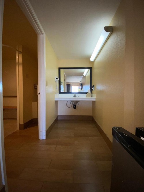 Americas Best Value Inn - Azusa/Pasadena - image 4