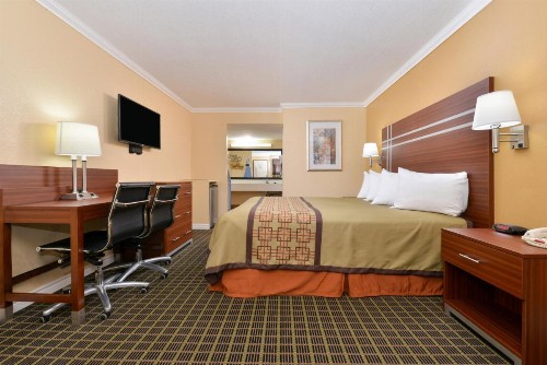 Americas Best Value Inn - Azusa/Pasadena - image 5