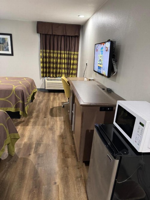 Executive Inn and Suites Baker - image 3