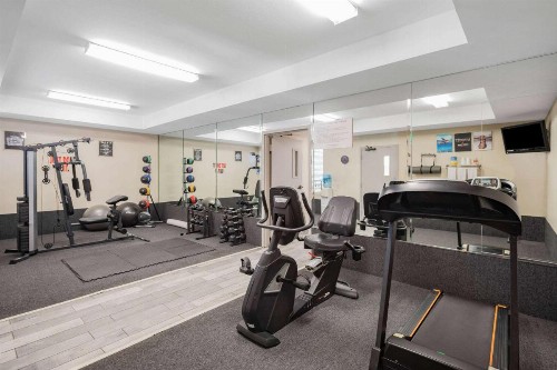 Ramada by Wyndham Bakersfield - image 13