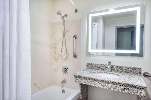 Ramada by Wyndham Bakersfield - image 17