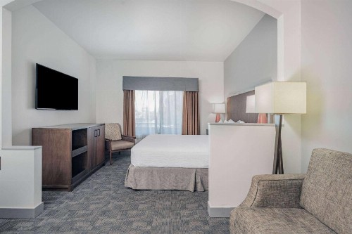 Ramada by Wyndham Bakersfield - image 18