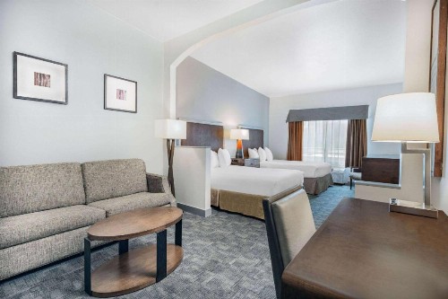 Ramada by Wyndham Bakersfield - image 20