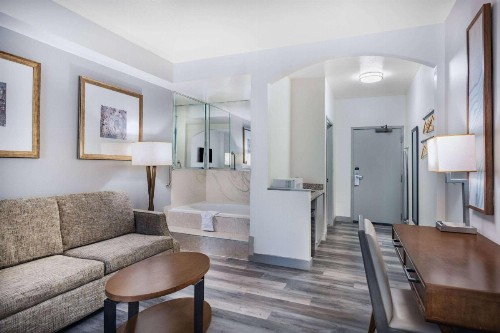 Ramada by Wyndham Bakersfield - image 23