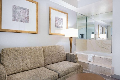 Ramada by Wyndham Bakersfield - image 25