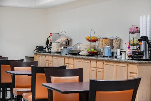Ramada by Wyndham Bakersfield - image 36
