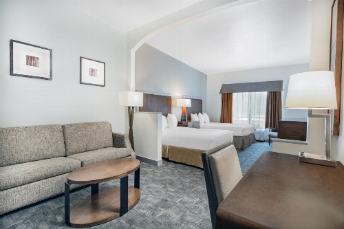 Ramada by Wyndham Bakersfield - image 43
