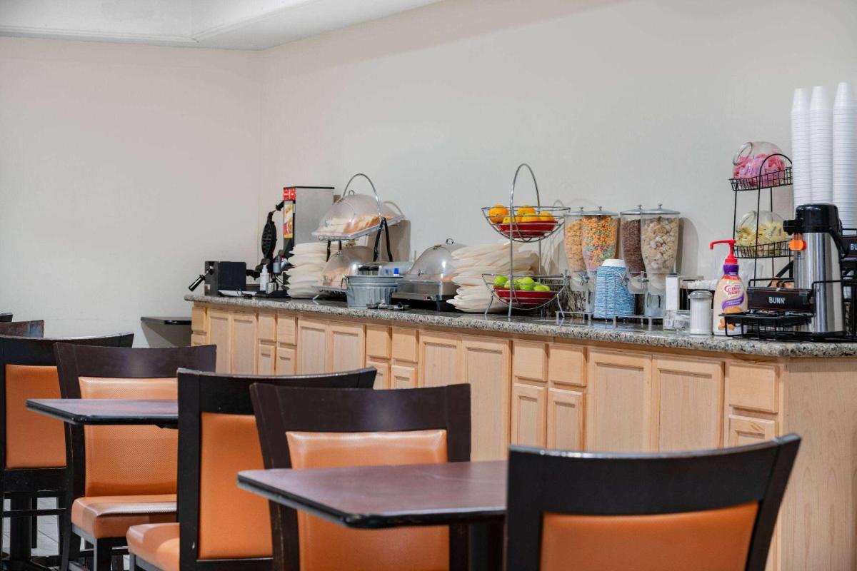 Ramada by Wyndham Bakersfield - image 5