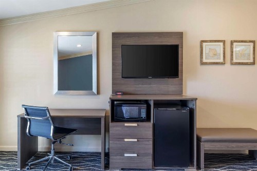 Best Western Plus Hill House - image 20