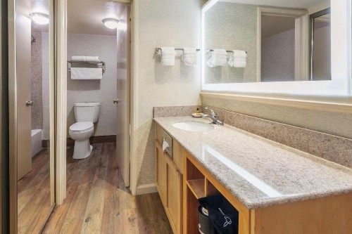 Best Western Plus Hill House - image 22