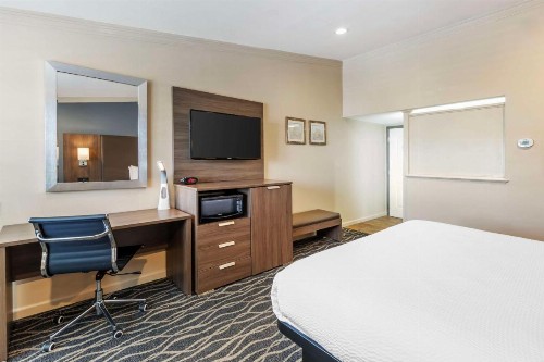 Best Western Plus Hill House - image 25
