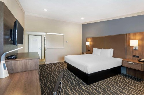 Best Western Plus Hill House - image 27