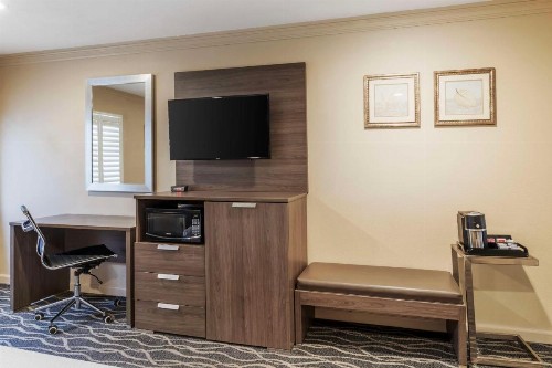 Best Western Plus Hill House - image 29