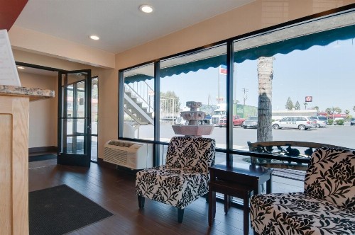 Vagabond Inn Bakersfield South - image 10