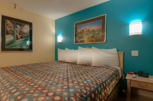 Vagabond Inn Bakersfield South - image 13