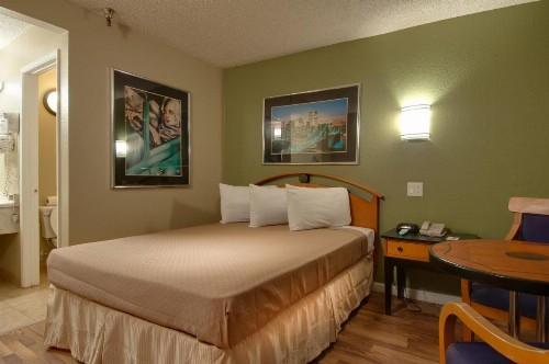 Vagabond Inn Bakersfield South - image 14