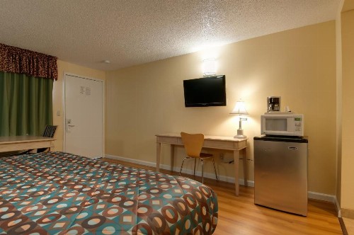 Vagabond Inn Bakersfield South - image 7