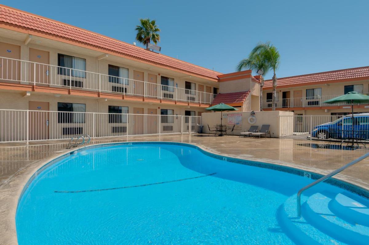 Vagabond Inn Bakersfield North - image 2