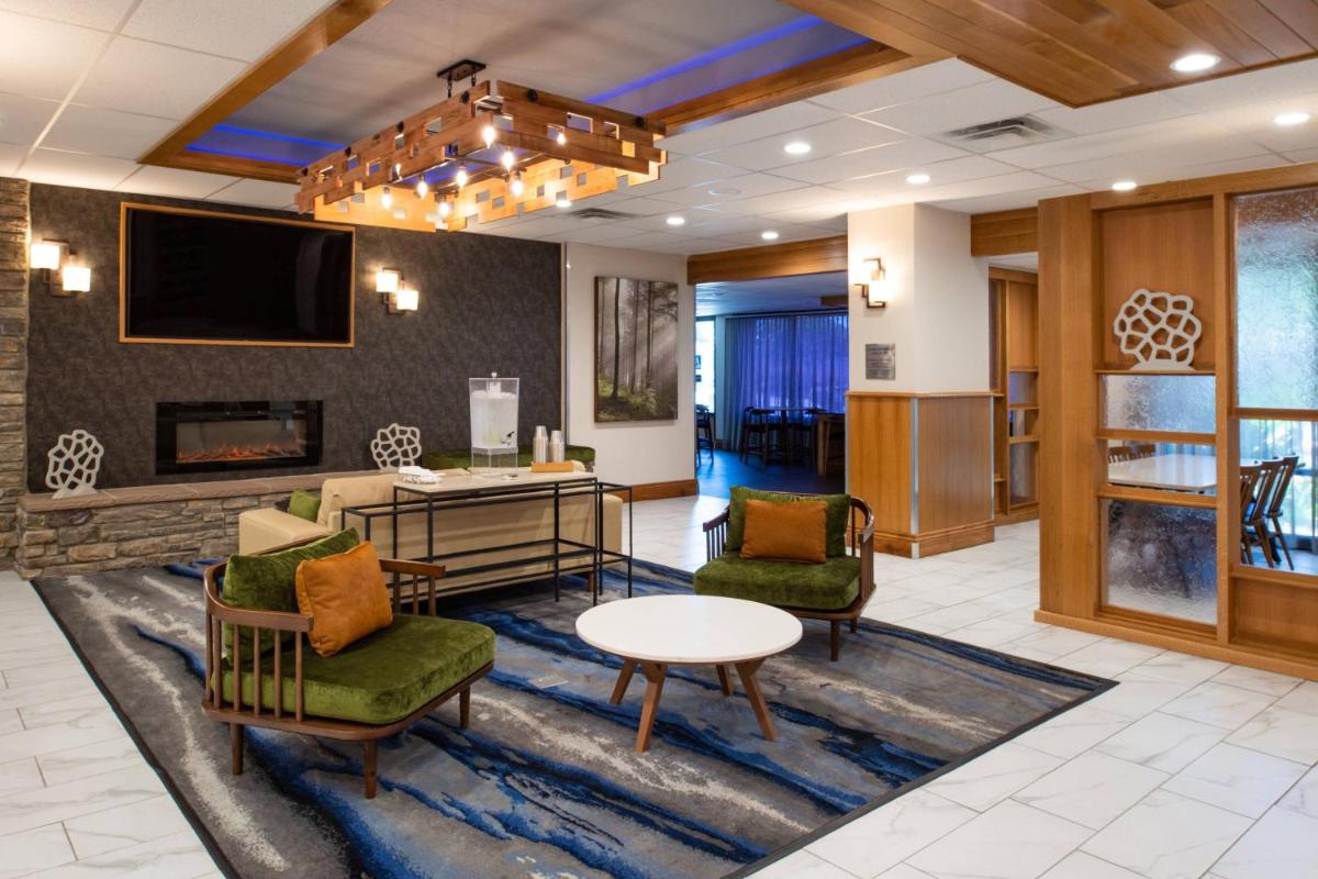 Fairfield Inn and Suites by Marriott Bakersfield Central - main image