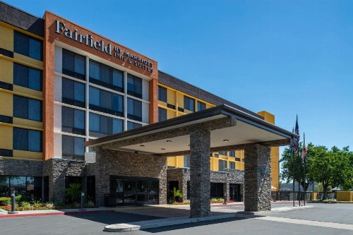 Fairfield Inn and Suites by Marriott Bakersfield Central - image 14