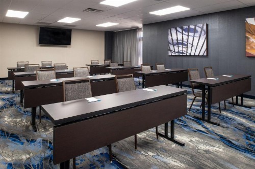 Fairfield Inn and Suites by Marriott Bakersfield Central - image 17