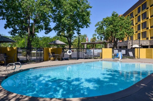 Fairfield Inn and Suites by Marriott Bakersfield Central - image 18