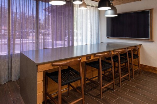 Fairfield Inn and Suites by Marriott Bakersfield Central - image 22