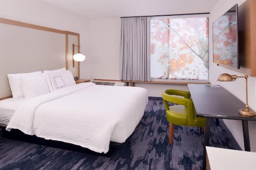 Fairfield Inn and Suites by Marriott Bakersfield Central - image 6