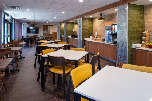 Fairfield Inn and Suites by Marriott Bakersfield Central - image 9