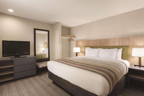 Country Inn & Suites by Radisson Bakersfield CA - image 10