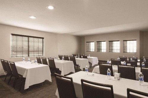 Country Inn & Suites by Radisson Bakersfield CA - image 17