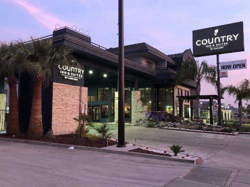 Country Inn & Suites by Radisson Bakersfield CA - image 2