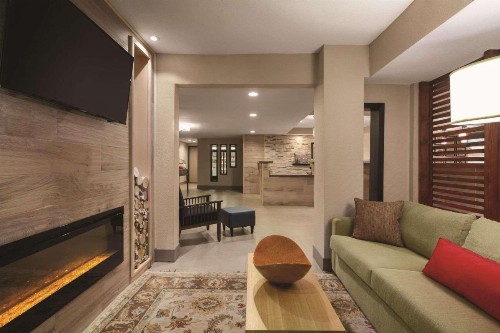 Country Inn & Suites by Radisson Bakersfield CA - image 4
