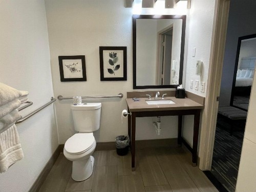 Country Inn & Suites by Radisson Bakersfield CA - image 42