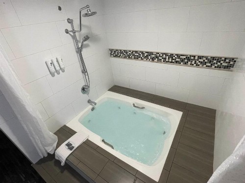 Country Inn & Suites by Radisson Bakersfield CA - image 49