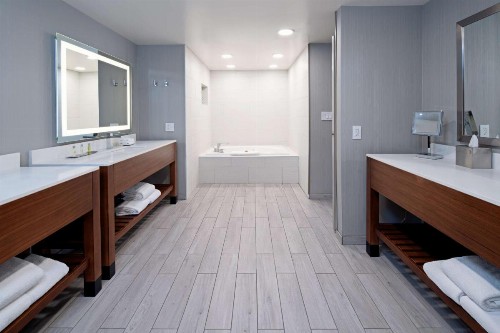 DoubleTree by Hilton Bakersfield - image 13
