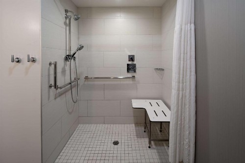 DoubleTree by Hilton Bakersfield - image 19