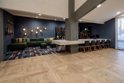 DoubleTree by Hilton Bakersfield - image 2